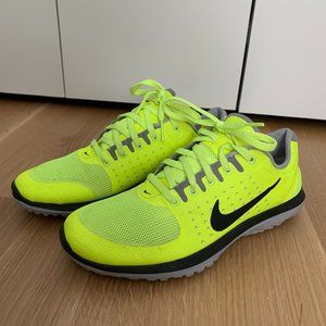 Nike Lightweight Running Shoe- Kids 4, Neon Yellow
